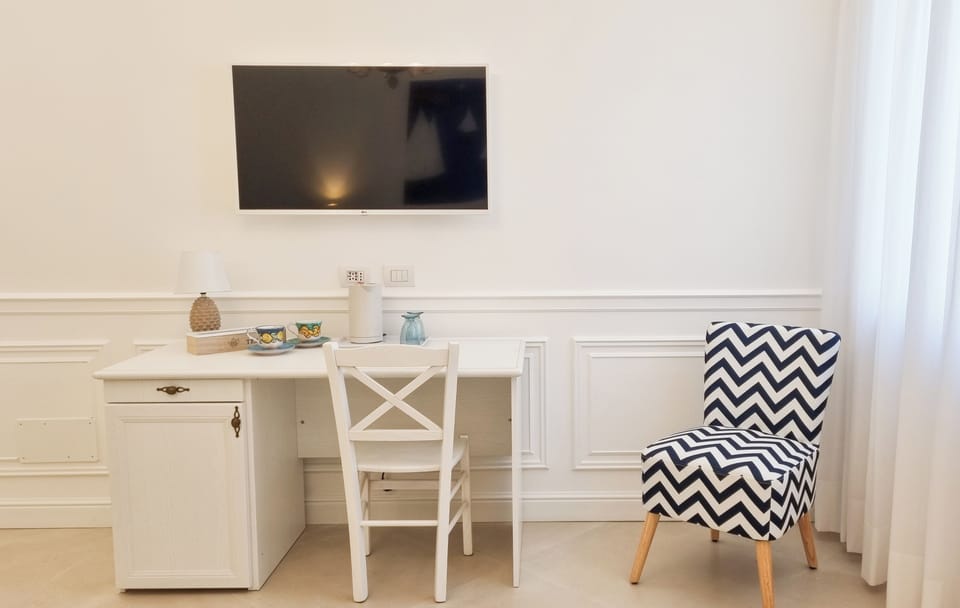 Luxury Room, 2 Bedrooms | Desk, soundproofing, WiFi (free), bed sheets