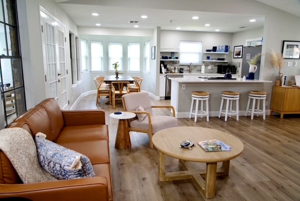 Living Room with plenty of sitting 