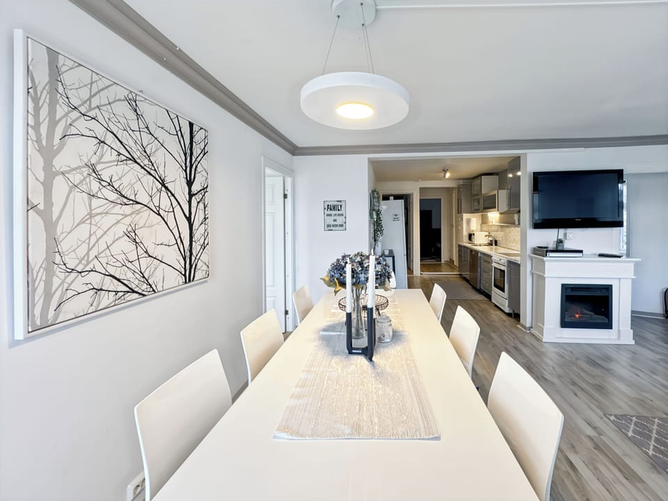 Apartment, 4 Bedrooms, Smoking, Balcony | Dining room