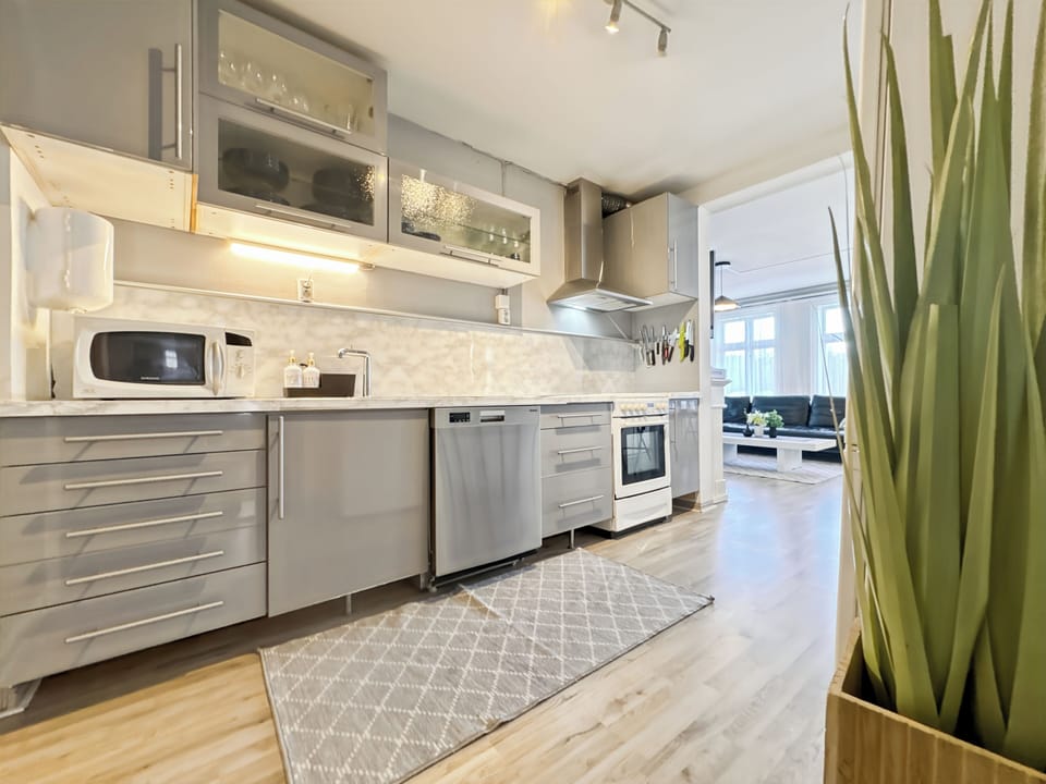 Apartment, 4 Bedrooms, Smoking, Balcony | Interior