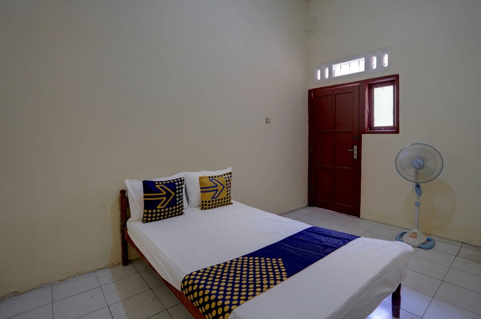 Economy Double Room | Laptop workspace, free WiFi, bed sheets