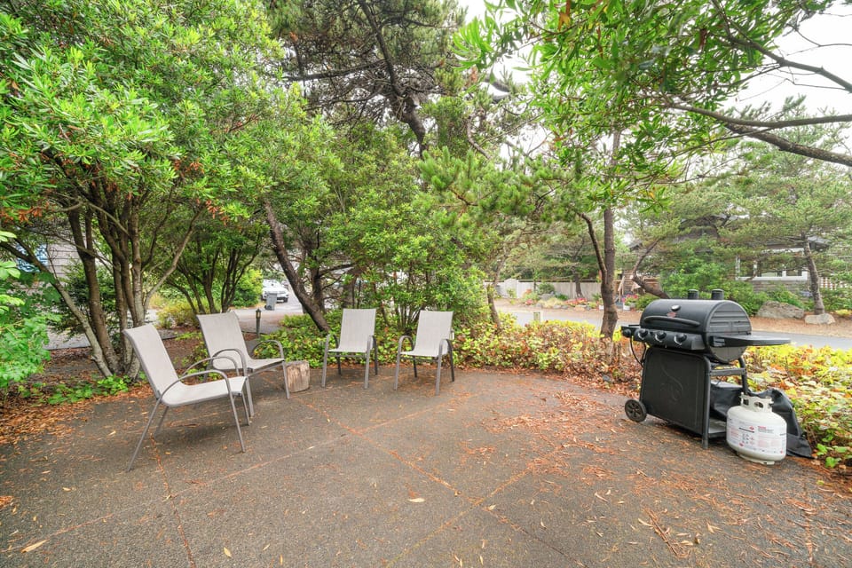 Courtyard with Gas BBQ