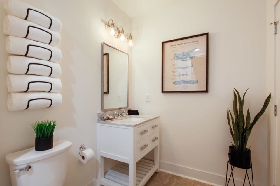 Bathroom 2 | Full Bathroom | Ensuite to Bedroom 1 | Contemporary Design
