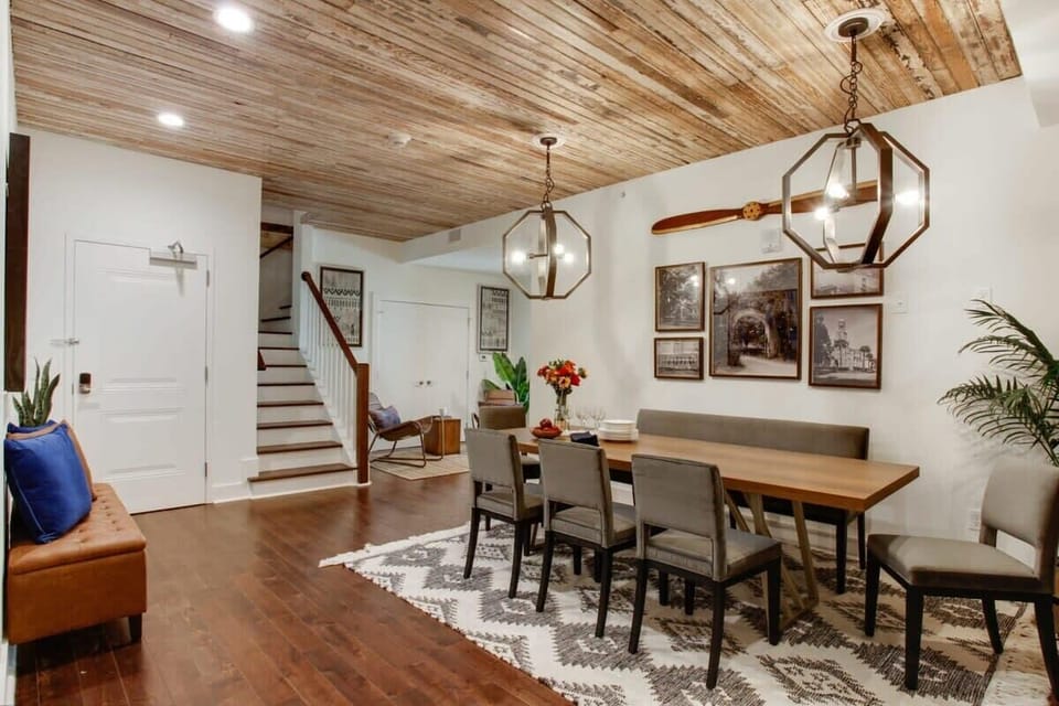 Open Concept Dining Area | Indoor Dining Table | Seats up to 8