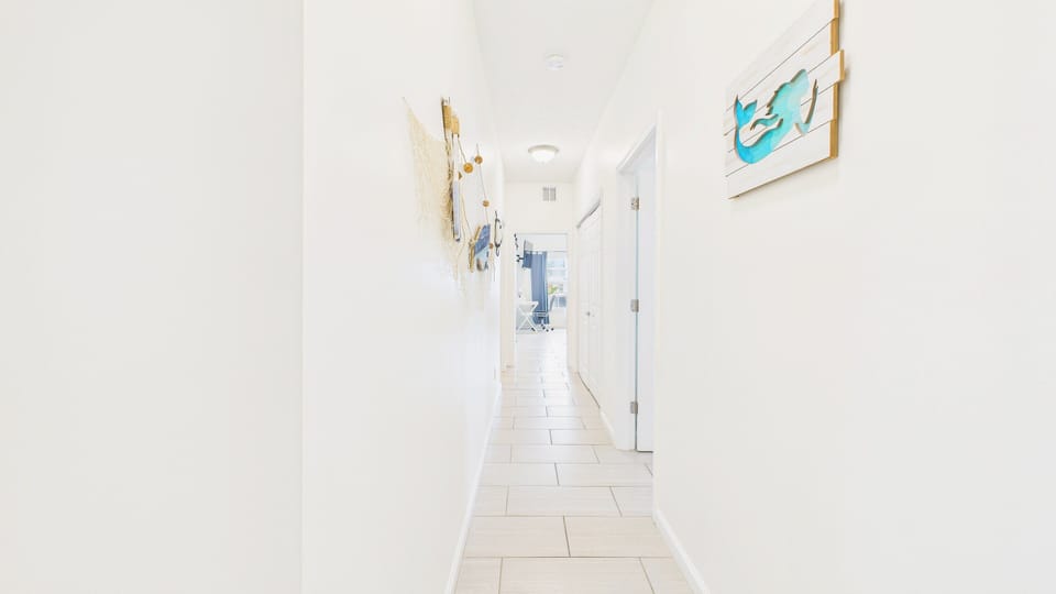 Hallway to bedrooms
