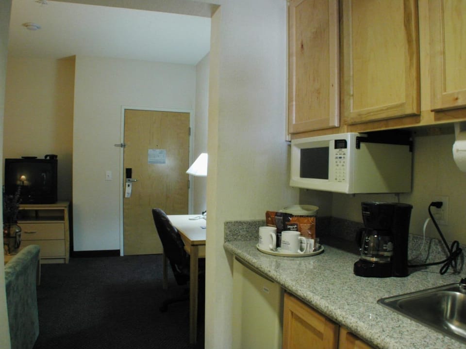 Desk, iron/ironing board, free cribs/infant beds, free WiFi