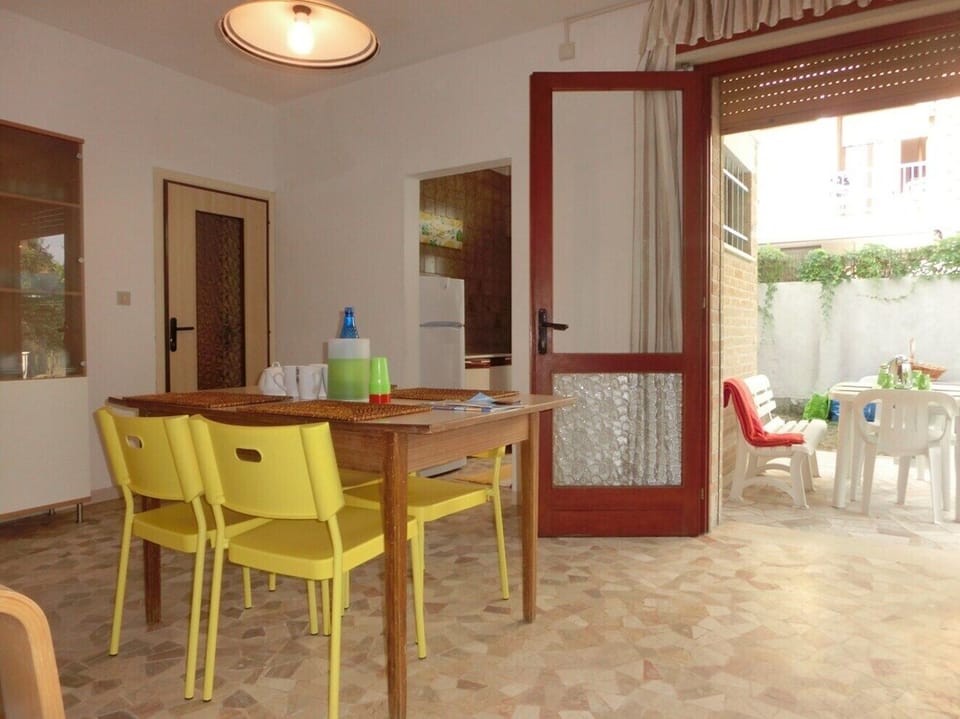 Apartment, 3 Bedrooms, Garden View | Living area