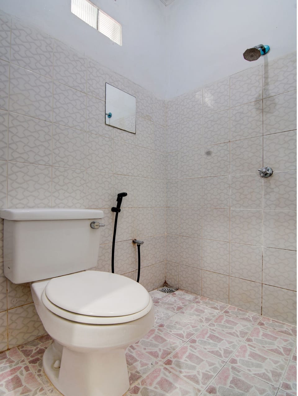Standard Double Room | Bathroom | Shower, towels