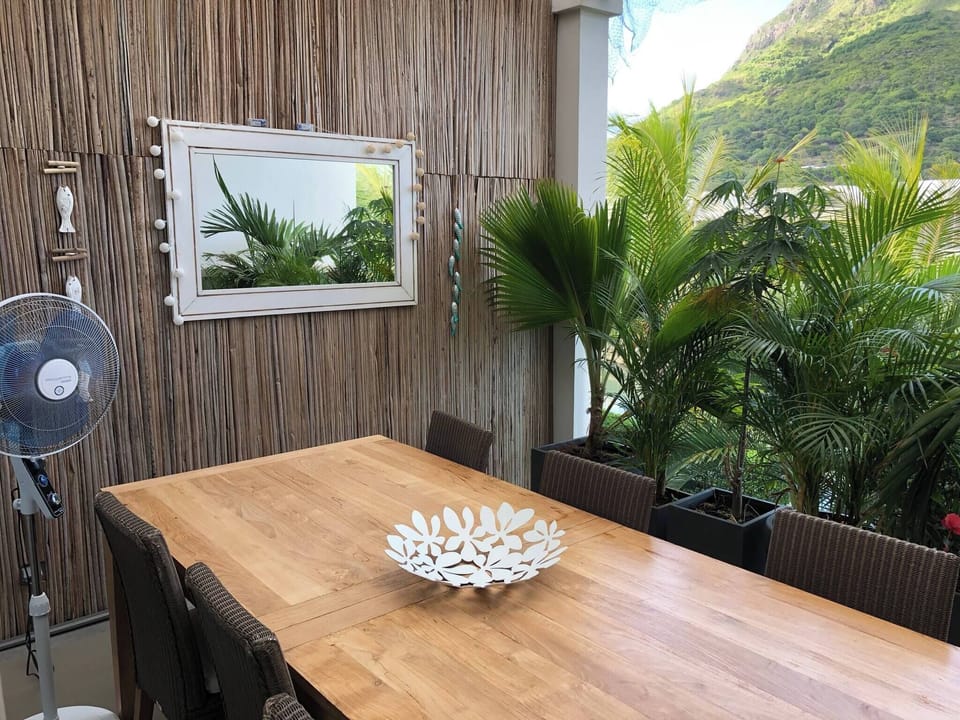 Apartment, 2 Bedrooms, Balcony, Mountain View | Outdoor dining