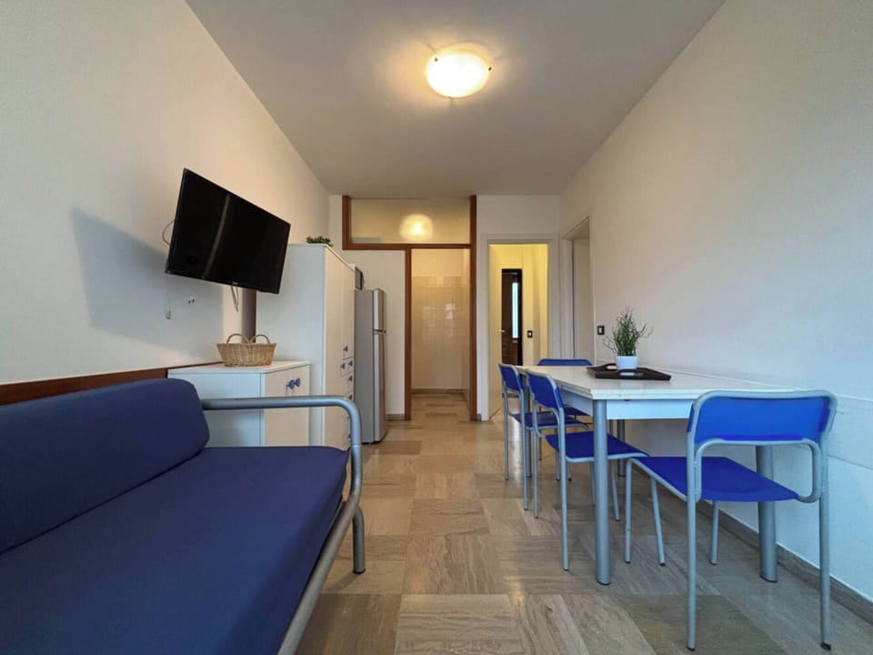 Apartment, 3 Bedrooms | Dining