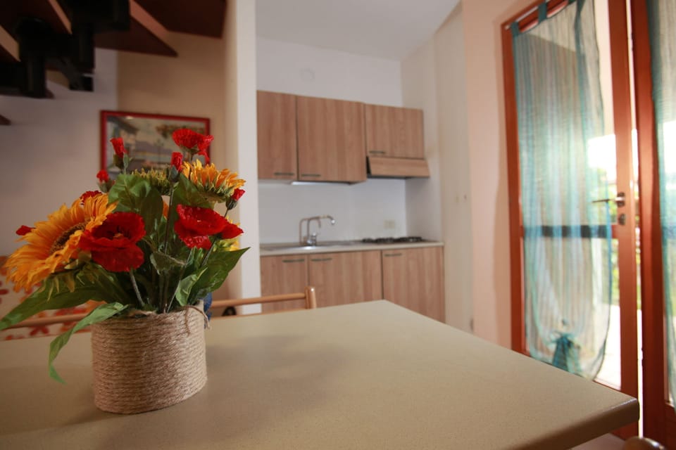 Villa, 2 Bedrooms, Balcony, Garden View | Dining