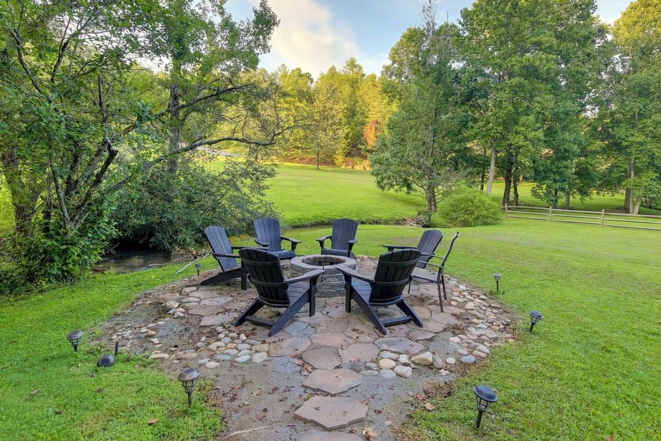 Private Yard | Fire Pit
