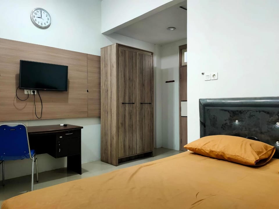 Basic Double Room | Laptop workspace, WiFi (free), bed sheets