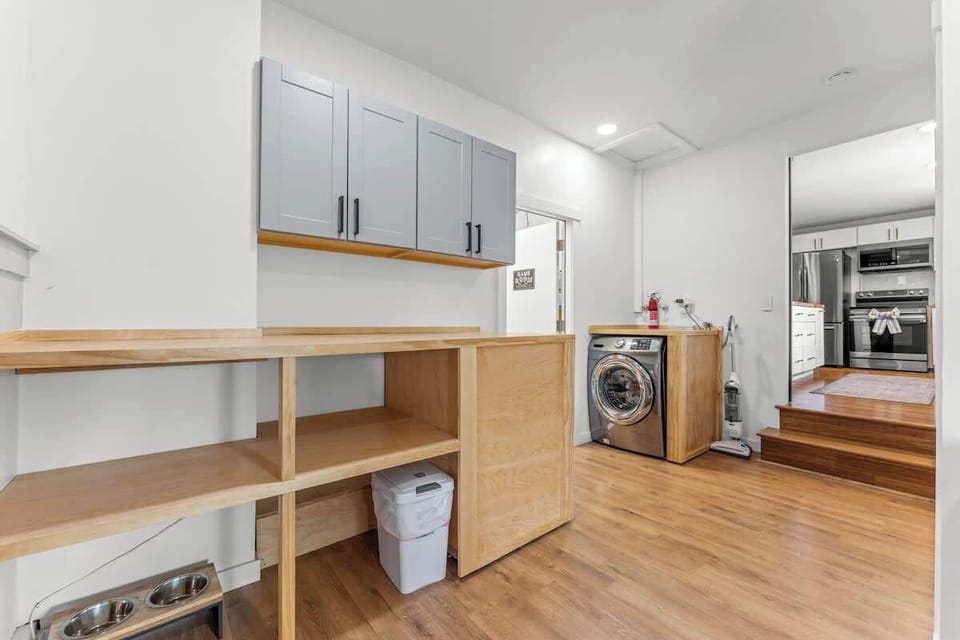 Laundry room (iron/steamer available, dog bowls, cleaning supplies if needed)