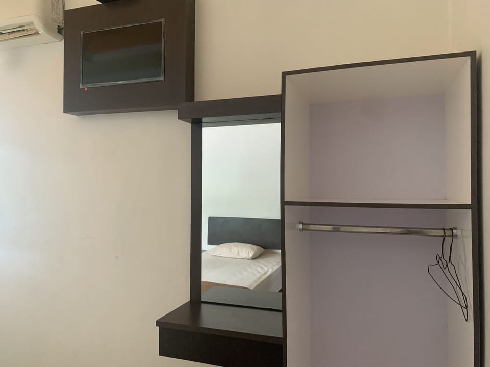 Standard Double Room | Desk, laptop workspace, WiFi (free), bed sheets