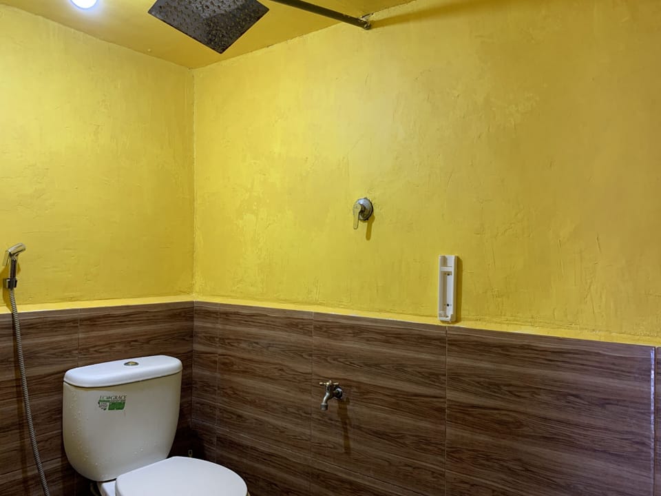 Standard Double Room | Bathroom | Shower, towels