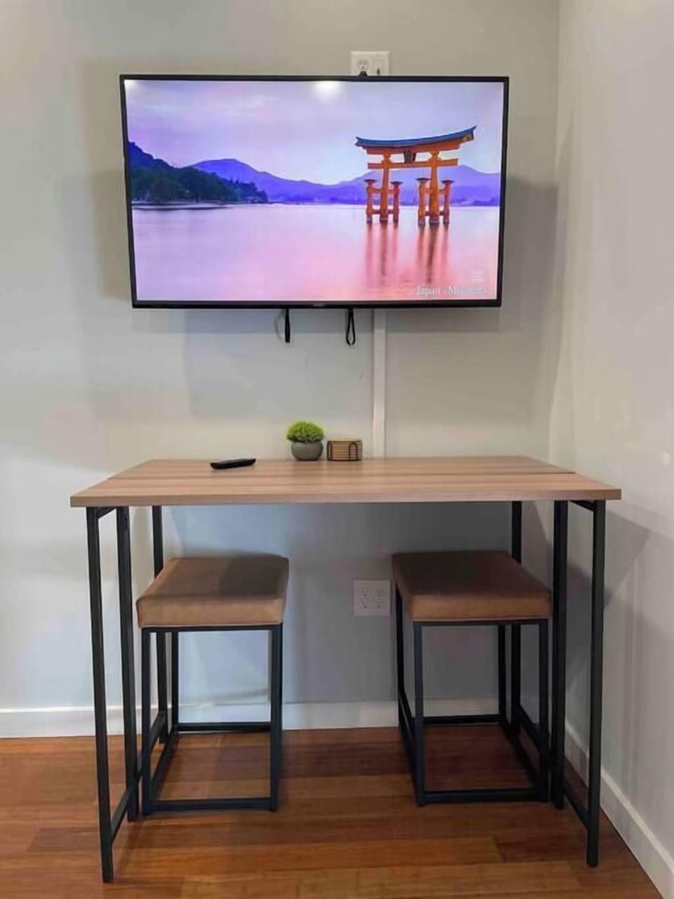 Dining table extends, allowing 4 people to sit together and fellowship.