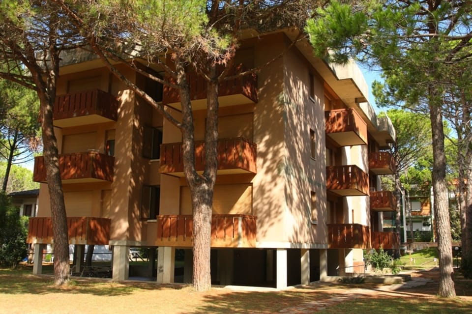 Apartment, 2 Bedrooms, Balcony | Property entrance