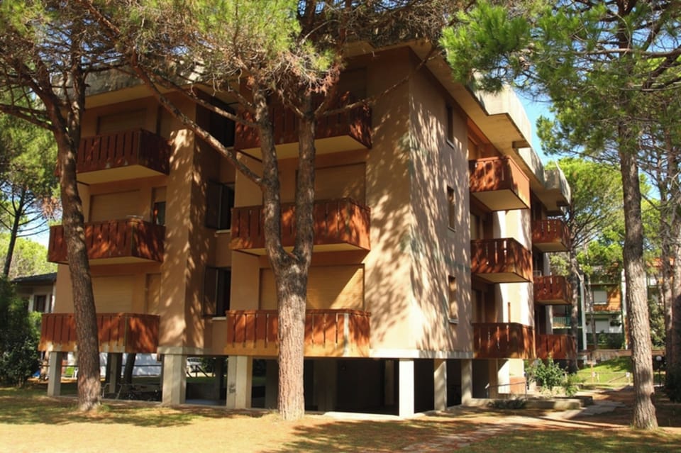 Apartment, 2 Bedrooms, Balcony | Property entrance