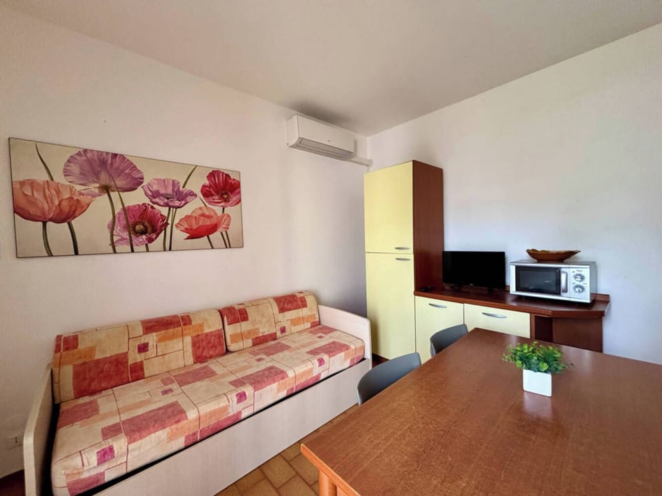 Apartment, 2 Bedrooms, Patio, Garden View | Living room