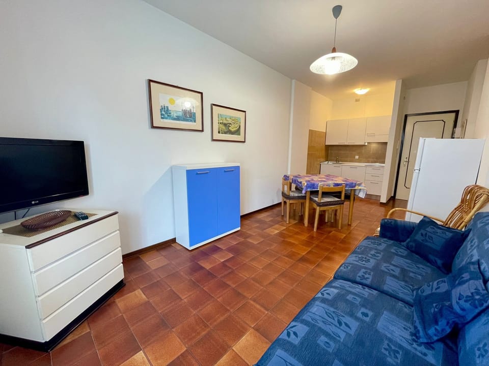 Apartment, 1 Bedroom, Balcony, Pool View | Living room