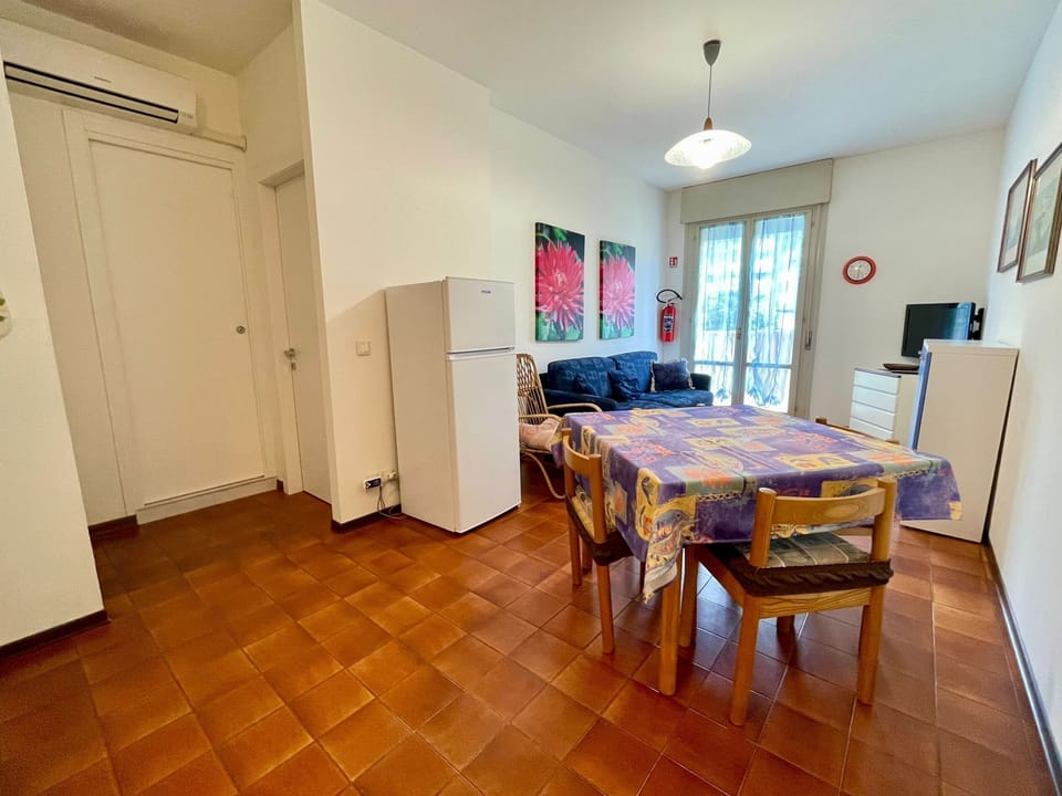 Apartment, 1 Bedroom, Balcony, Pool View | Interior