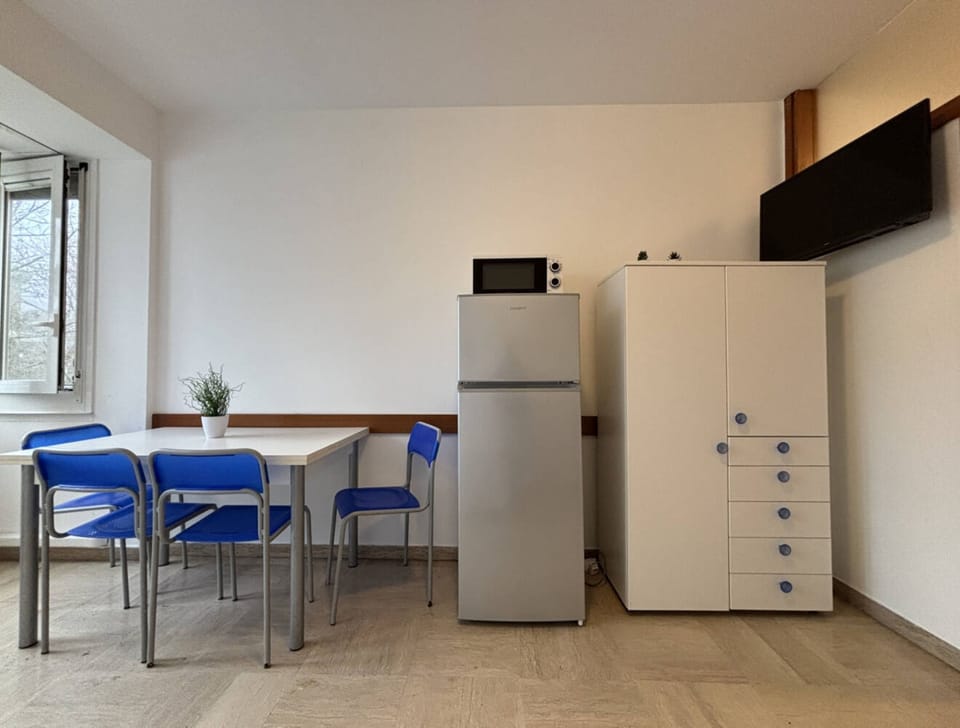 Apartment, 1 Bedroom | Dining room