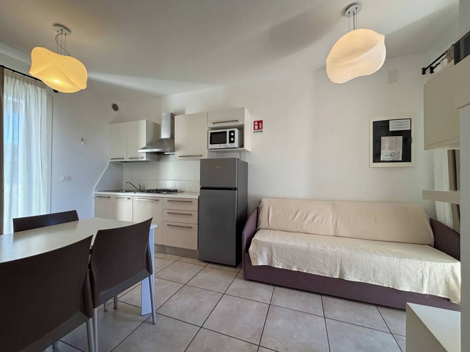 Apartment, 3 Bedrooms, Balcony | Interior