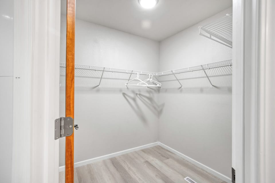 Large closet to hang up your clothes