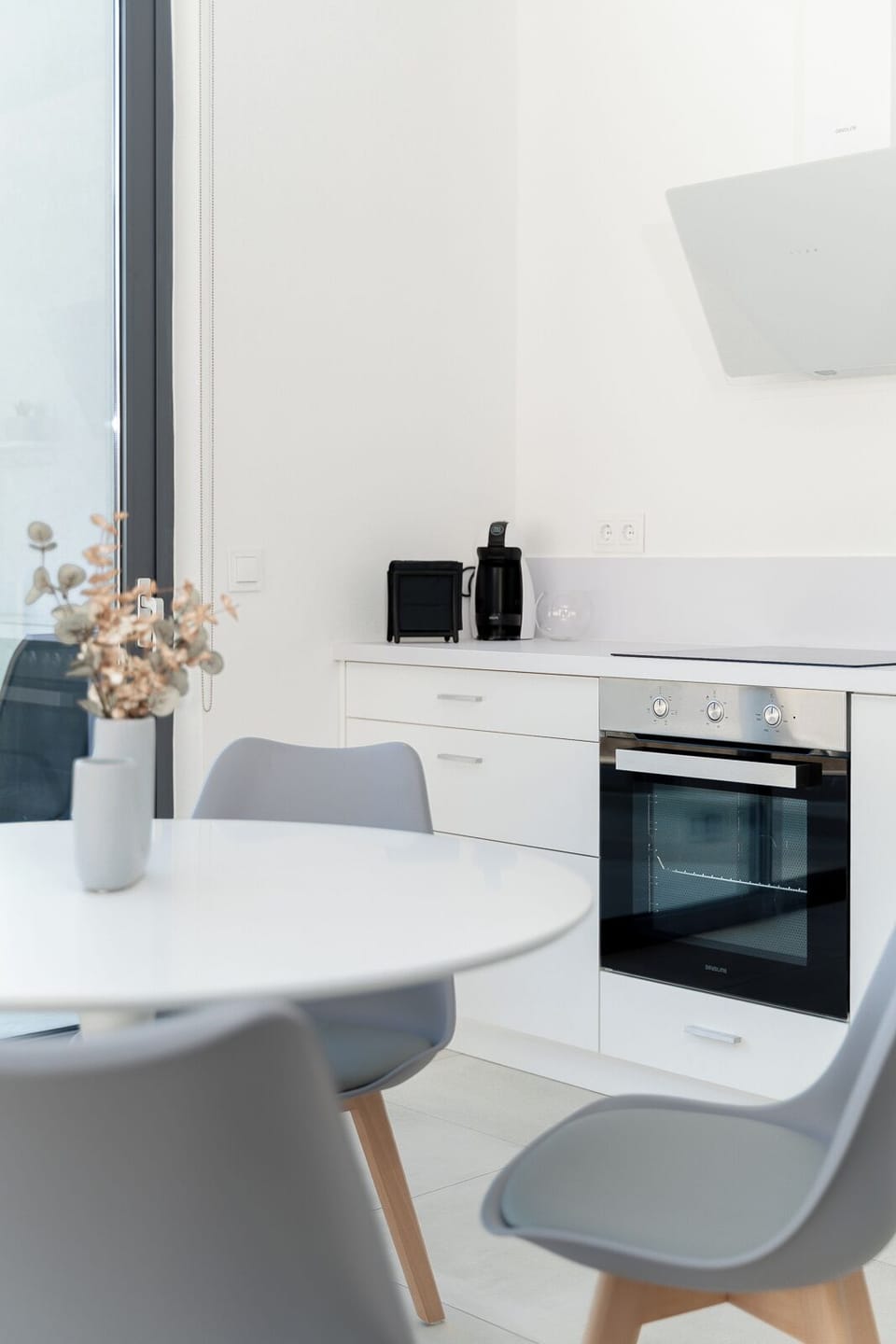 Luxury Suite | Private kitchen | Full-size fridge, oven, stovetop, electric kettle