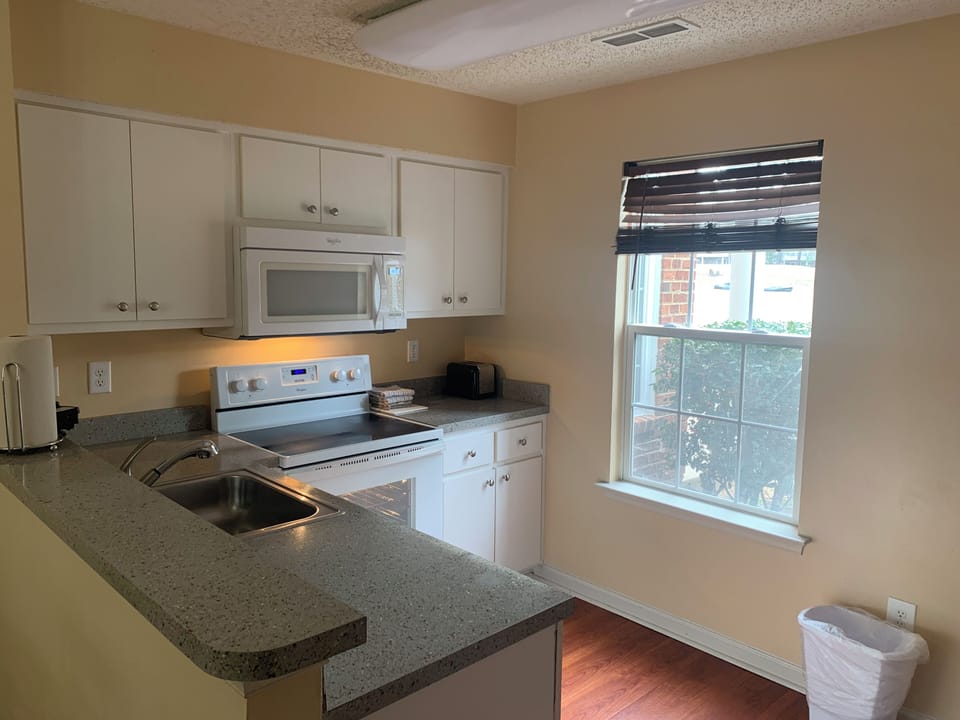 Fully equipped kitchen has everything you need! Save money while on vacation!