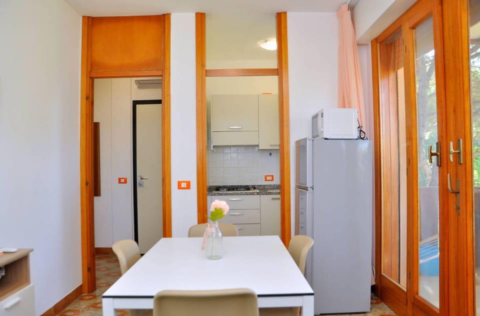 Apartment, 1 Bedroom, Balcony, Garden View | Interior