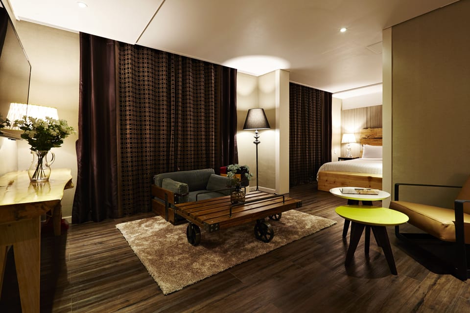Suite (Double) | Premium bedding, minibar, free WiFi, bed sheets