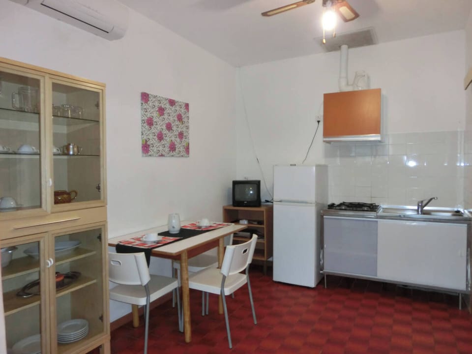 Apartment, 2 Bedrooms, Patio, Garden View | Interior