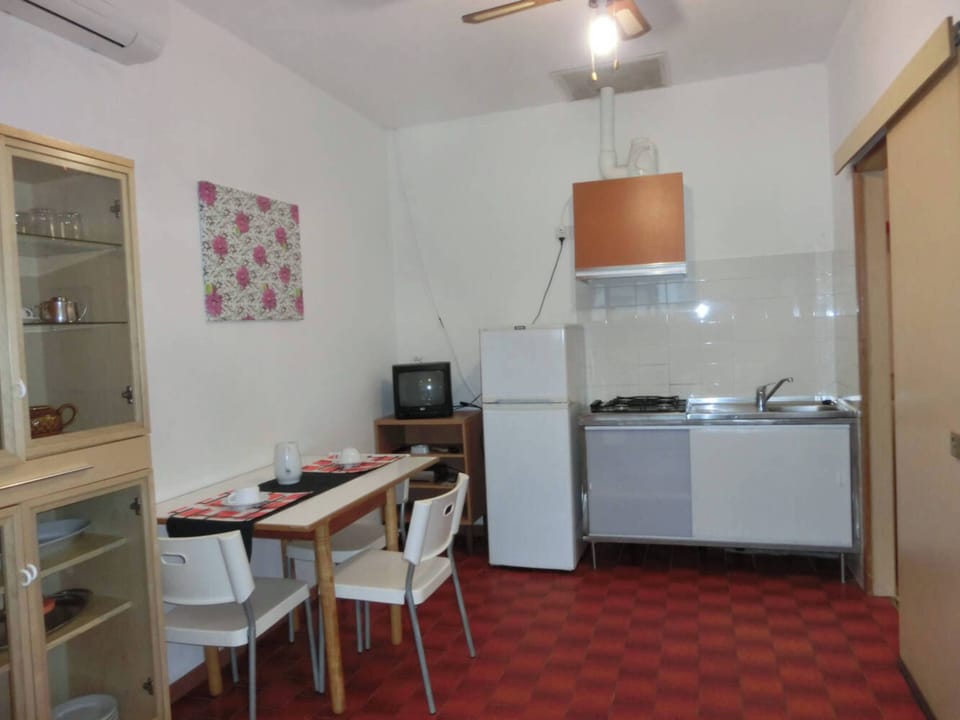Apartment, 2 Bedrooms, Patio, Garden View | Interior