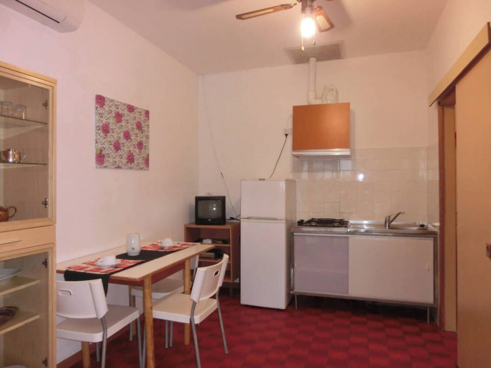 Apartment, 2 Bedrooms, Patio, Garden View | Interior