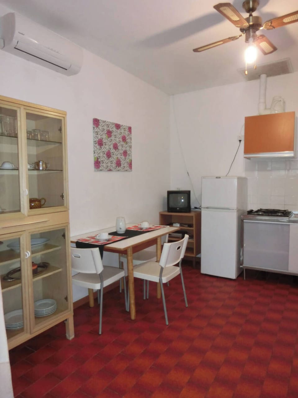Apartment, 2 Bedrooms, Patio, Garden View | Dining