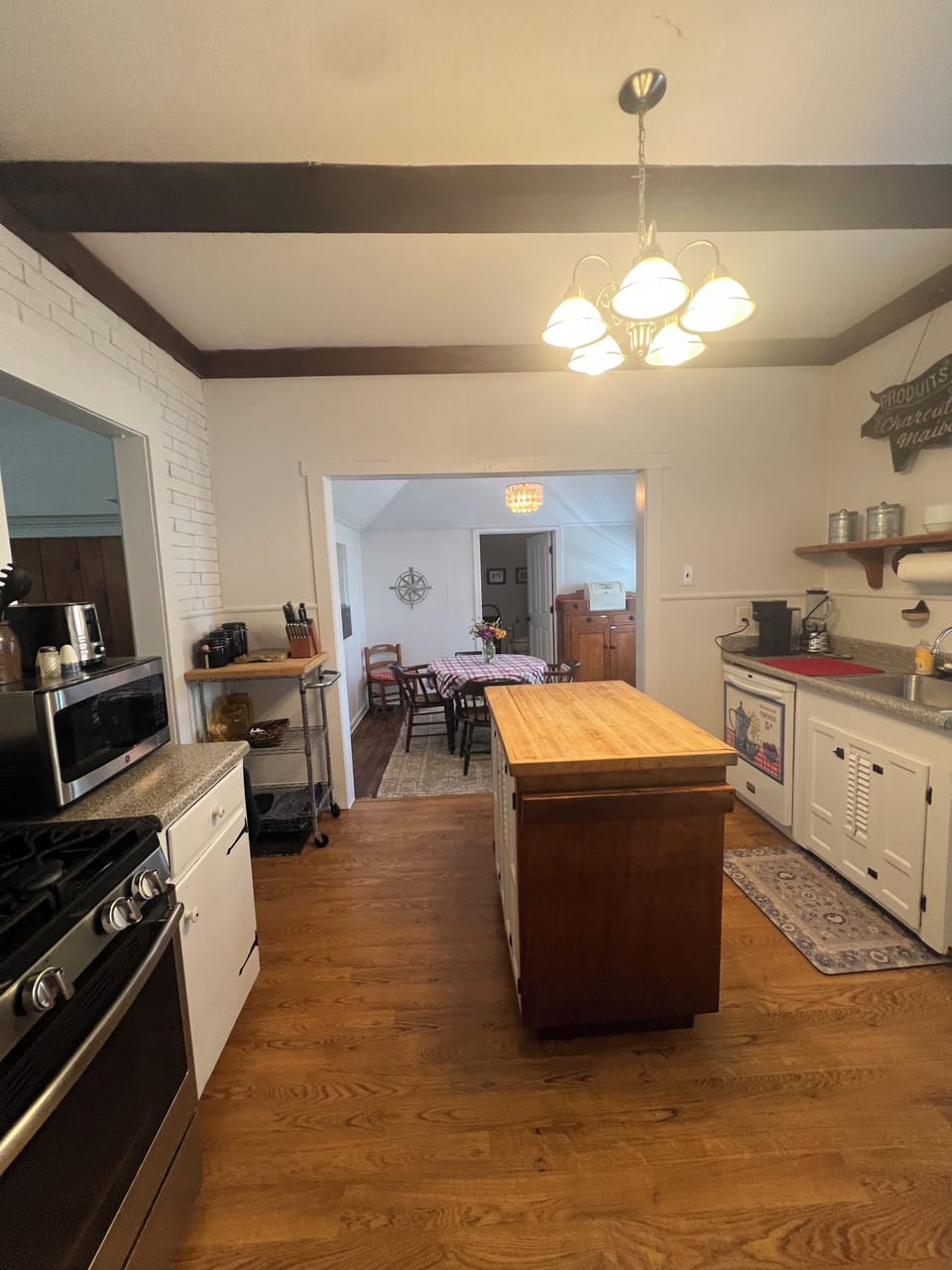 Kitchen to dinette