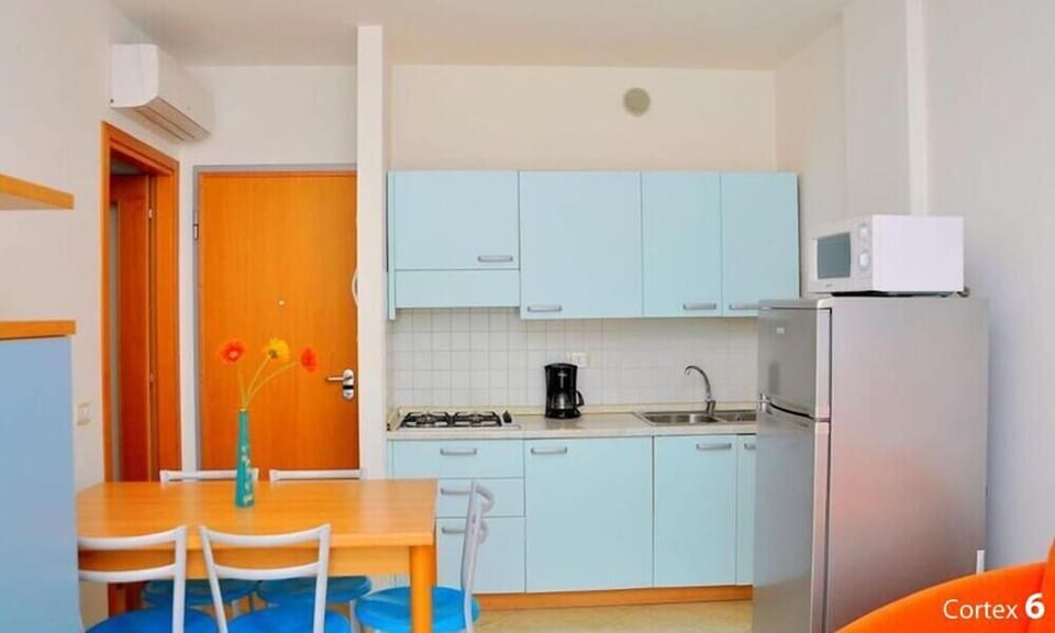 Apartment, 1 Bedroom, Balcony, City View | Dining