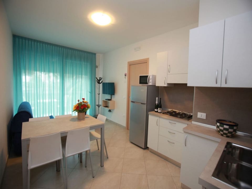 Apartment, 2 Bedrooms, Balcony | Dining room