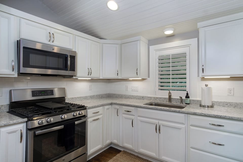 Whip up delicious meals in the kitchen, complete with a dishwasher & duo coffeemaker (drip-style + Keurig)