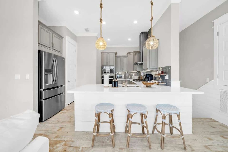 Enjoy the gourmet kitchen!