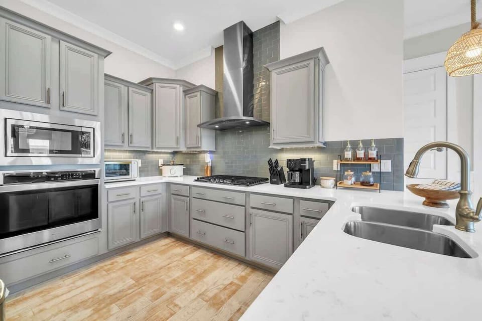 Multiple cooking appliances available.
