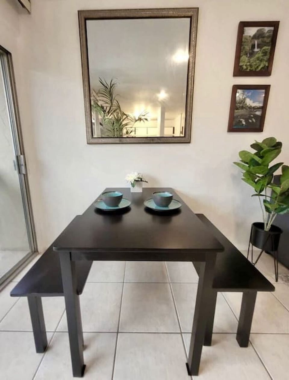 Dining area or convenient work space for your working vacation