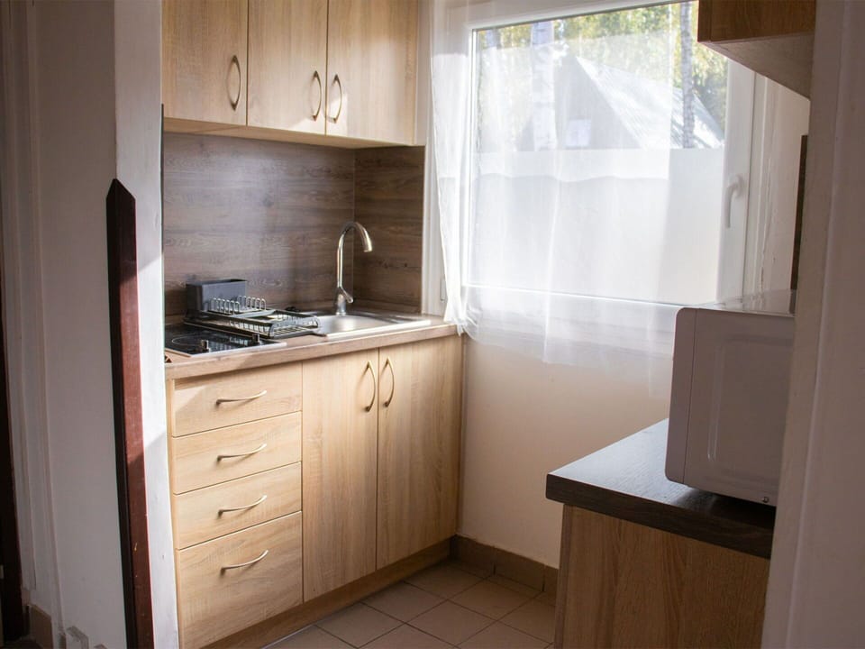 Cabinetry, Countertop, Property, Building, Furniture, Wood, Drawer, Sink, Kitchen, Interior Design