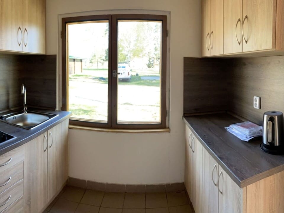 Kitchen Sink, Cabinetry, Property, Countertop, Building, Window, White, Sink, Kitchen Appliance, Kitchen