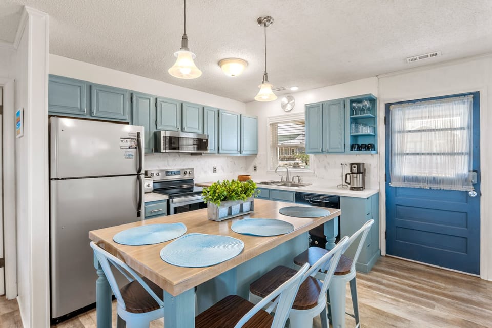 SN572C: Pleasant Seaprise | Kitchen