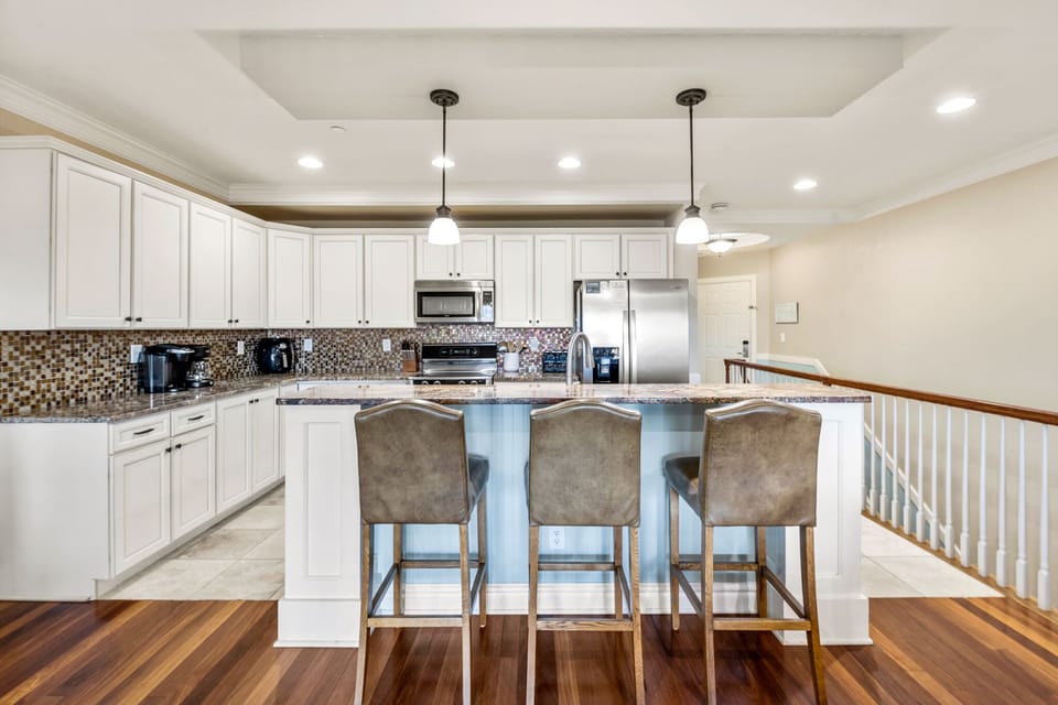 CSC3I: Surfing Gecko | Top Level Kitchen
