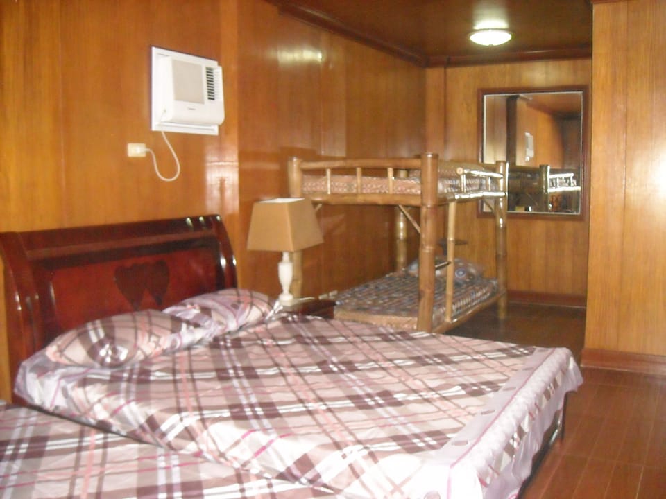 Room C - 1 bed in Mixed Dorm | In-room safe, desk, free WiFi