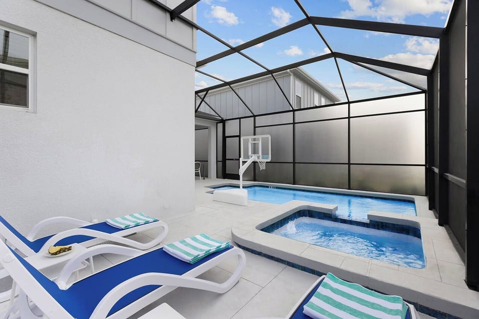 Private Pool & Patio